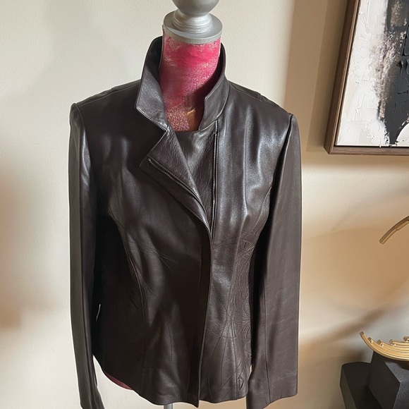 Embroidered leather jacket - Picture 6 of 11